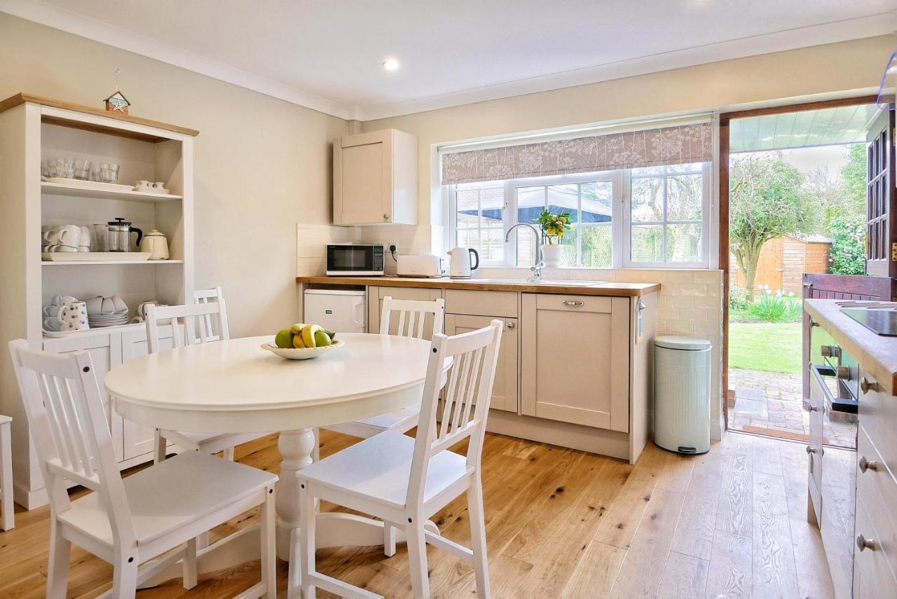 'Bramley Fall Cottage', Child Friendly, 3 Separate Bedrooms -1 On Ground Level, Sleeps 6, 2Bathrooms, Wittering Beach 8Min Drive, Rural Location, Private Parking Chichester Exterior foto