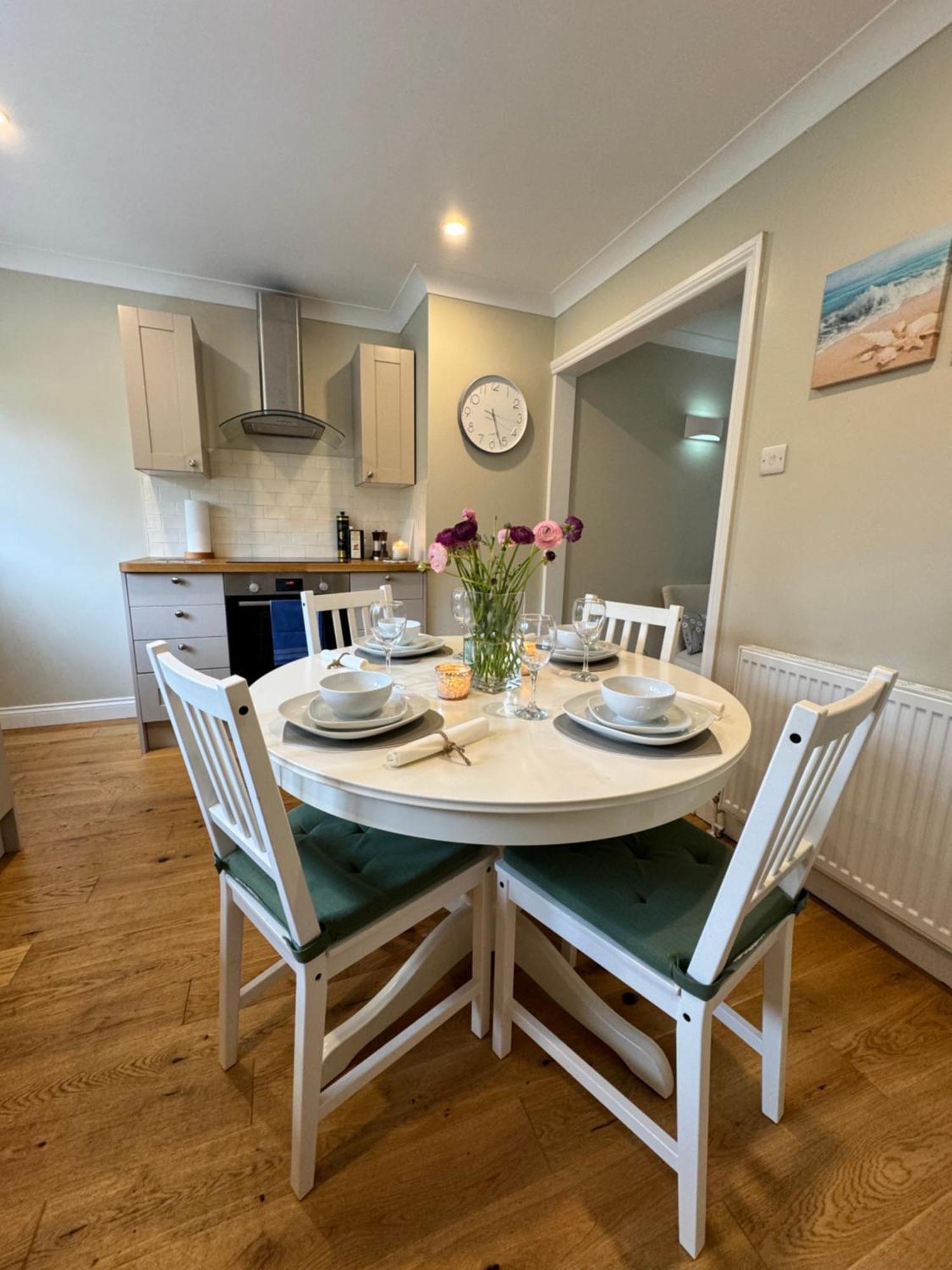 'Bramley Fall Cottage', Child Friendly, 3 Separate Bedrooms -1 On Ground Level, Sleeps 6, 2Bathrooms, Wittering Beach 8Min Drive, Rural Location, Private Parking Chichester Exterior foto