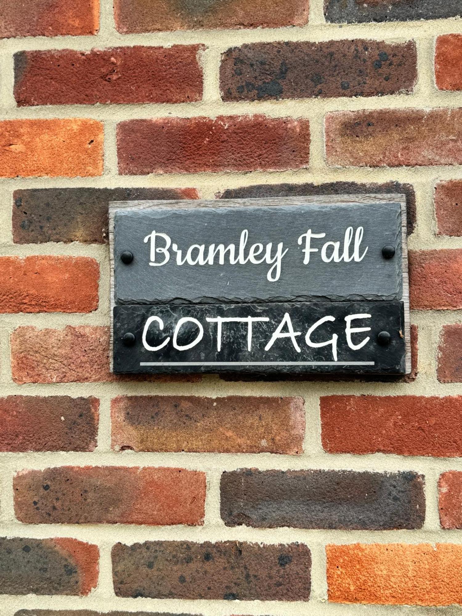 'Bramley Fall Cottage', Child Friendly, 3 Separate Bedrooms -1 On Ground Level, Sleeps 6, 2Bathrooms, Wittering Beach 8Min Drive, Rural Location, Private Parking Chichester Exterior foto